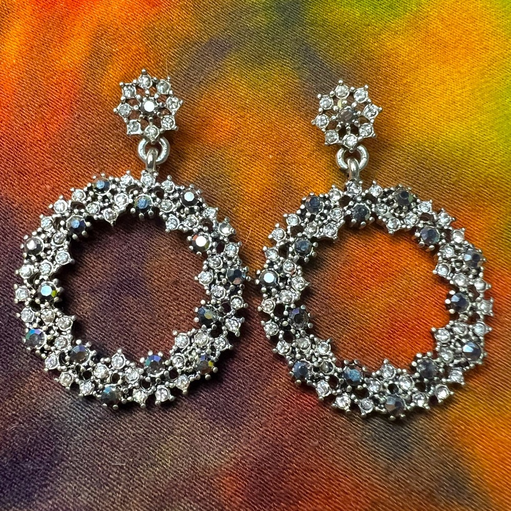 Black & white rhinestones floral loop earrings